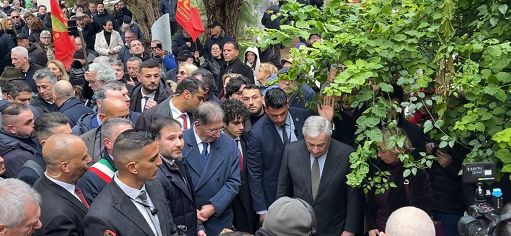 La Russa e Tajani commemorano Craxi ad Hammamet: “non doveva morire in esilio” La Russa e Tajani commemorano Craxi ad Hammamet: “non doveva morire in esilio”