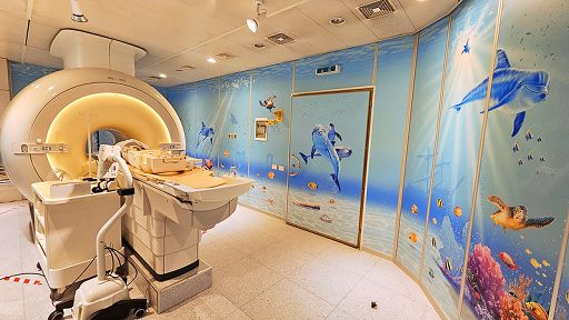 Sanità, neuroradiologia Irccs Medea decorata con acquario dipinto
