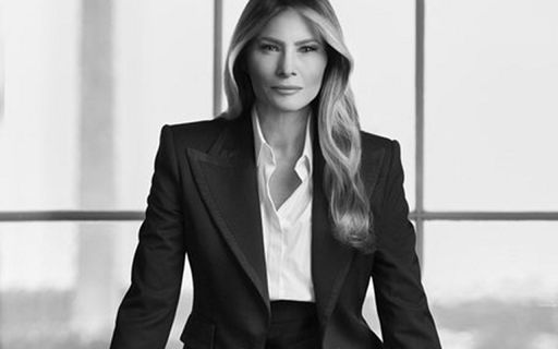 Pubblicato il ritratto fotografico ufficiale di Melania Trump Pubblicato il ritratto fotografico ufficiale di Melania Trump