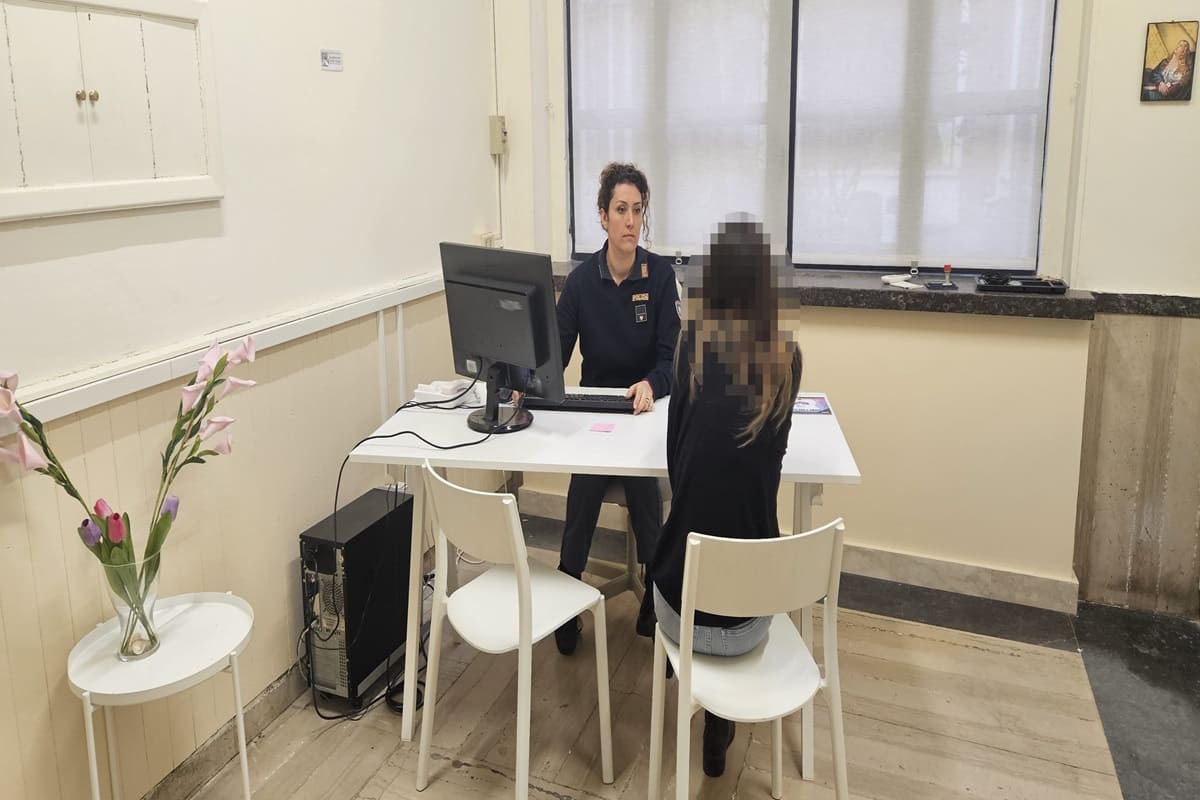 Donna presa a calci con gli scarponi con la punta di ferro e maltrattata dal marito: arresto a Catania