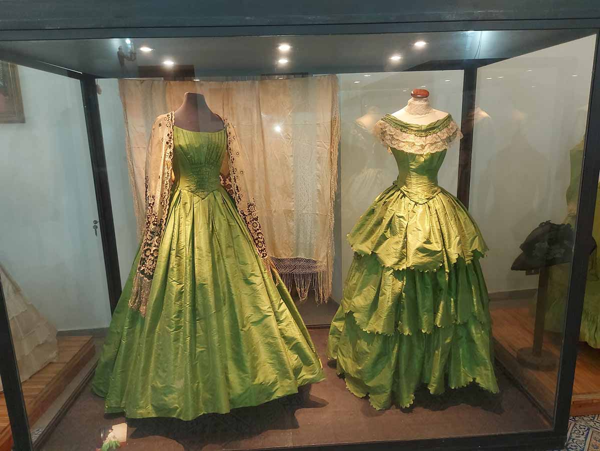 Tre secoli di mutamenti sociali e culturali: ecco il Museo della Moda e del Costume di Mirto