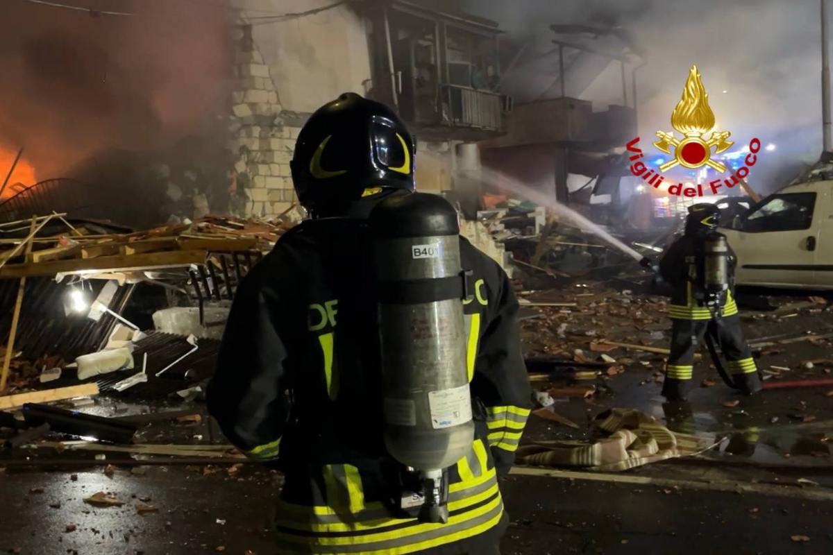 Vigili del Fuoco, via al concorso per 23 vice direttori in tutta Italia: requisiti e domanda