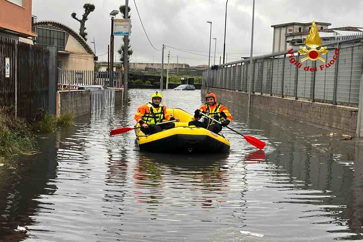 FOTO e VIDEO | Catania, allagamenti e disagi in provincia: soccorso automobilista