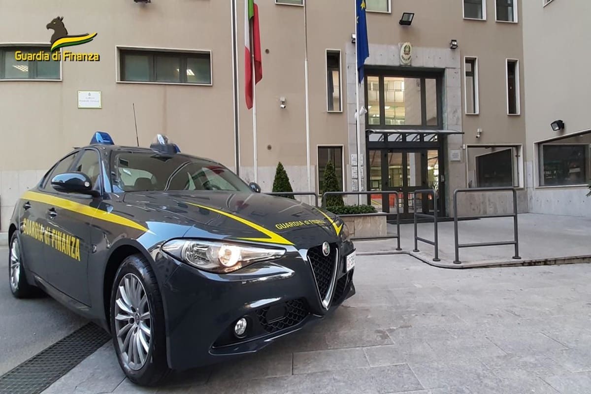 Il business delle truffe all’Inps e allo Stato, tra NASpI e società cartiere: maxi sequestro a Palermo