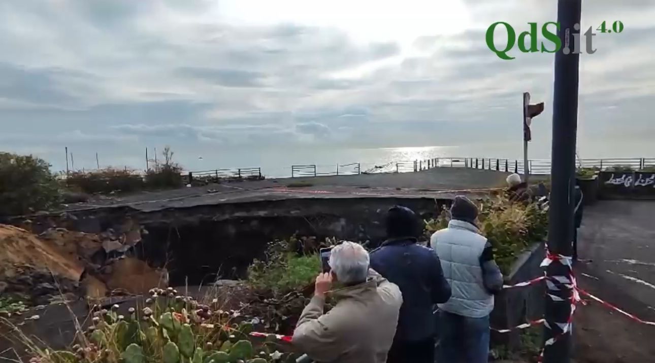 VIDEO | Il maltempo e l’immensa voragine: il disastro di Piazza Tricolore