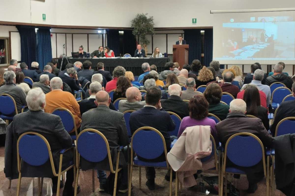 Volano gli stracci tra parte del Pd siciliano e l’emissario di Elly Schlein