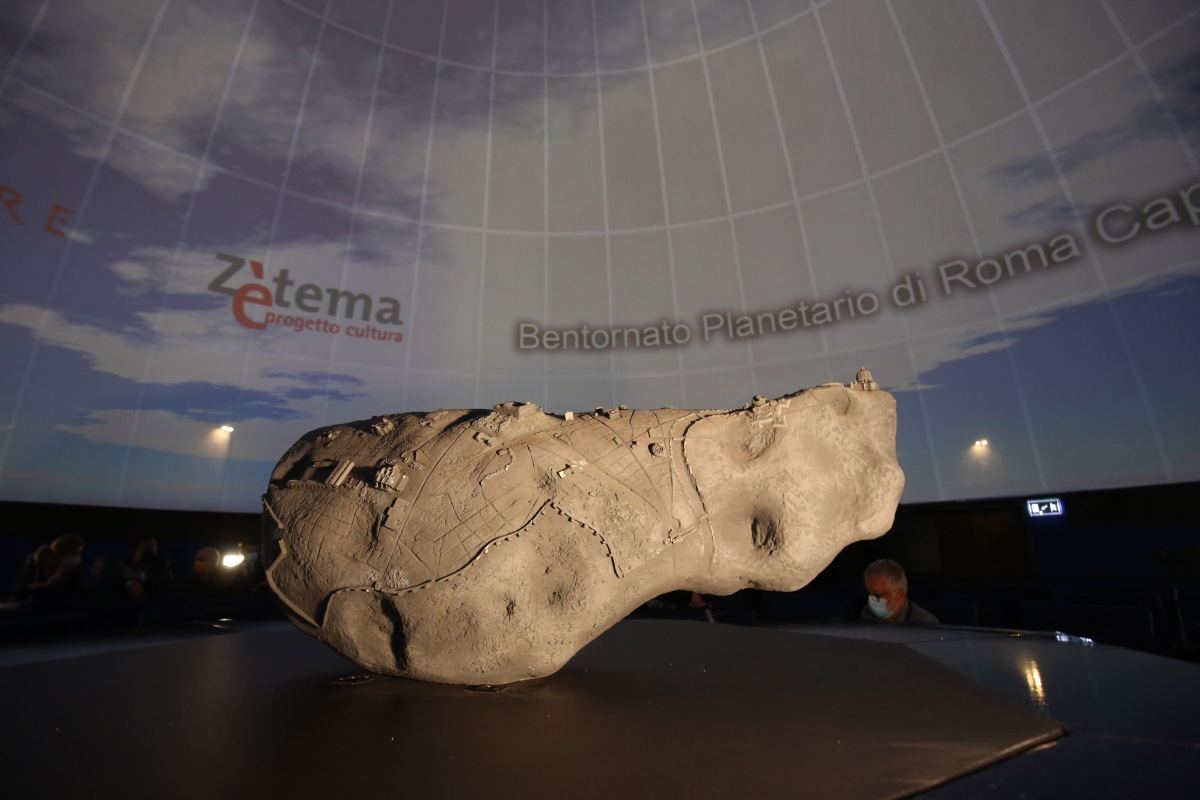 Un asteroide grande quanto la torre di Pisa sfiorerà la Terra: ecco quando