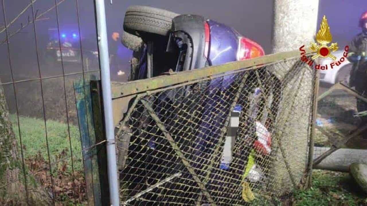 Famiglia di sei persone ferita dopo uno schianto in auto: quattro sono in condizioni gravissime