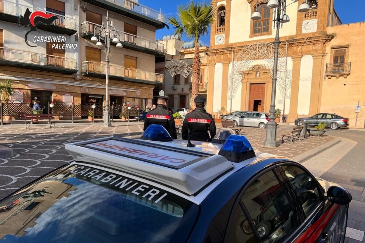 Il centro dello spaccio della zona comandato dai giovani in una “casuzza”, 5 arresti a Casteldaccia