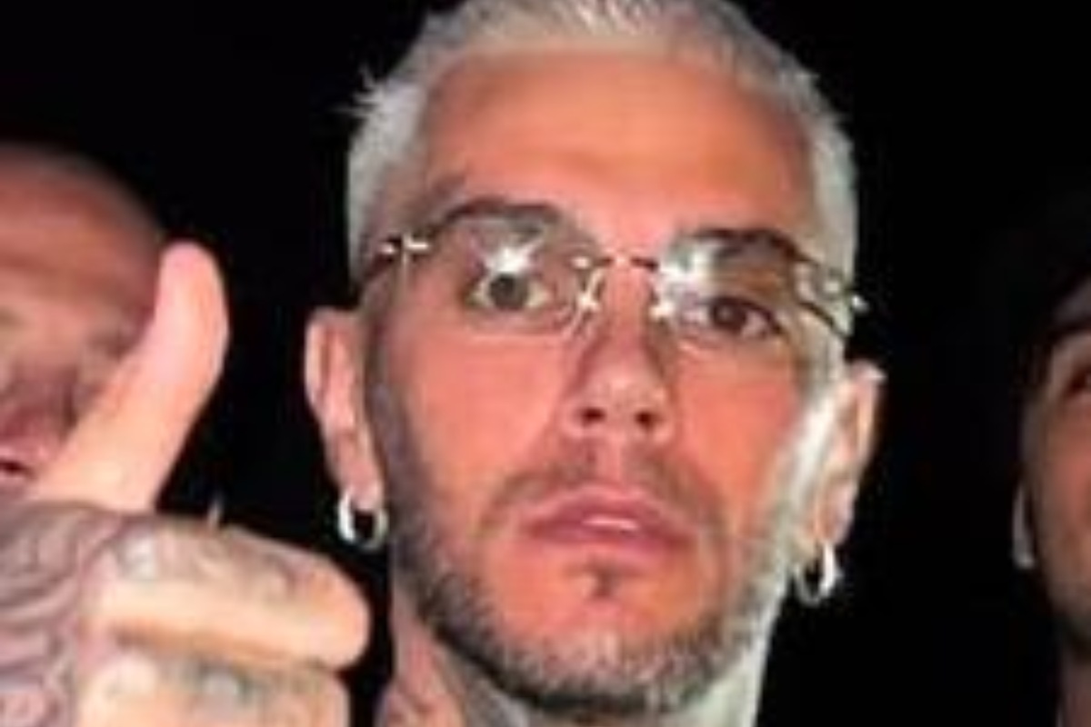 Emis Killa rinuncia a Sanremo 2025: “Preferisco fare un passo indietro”