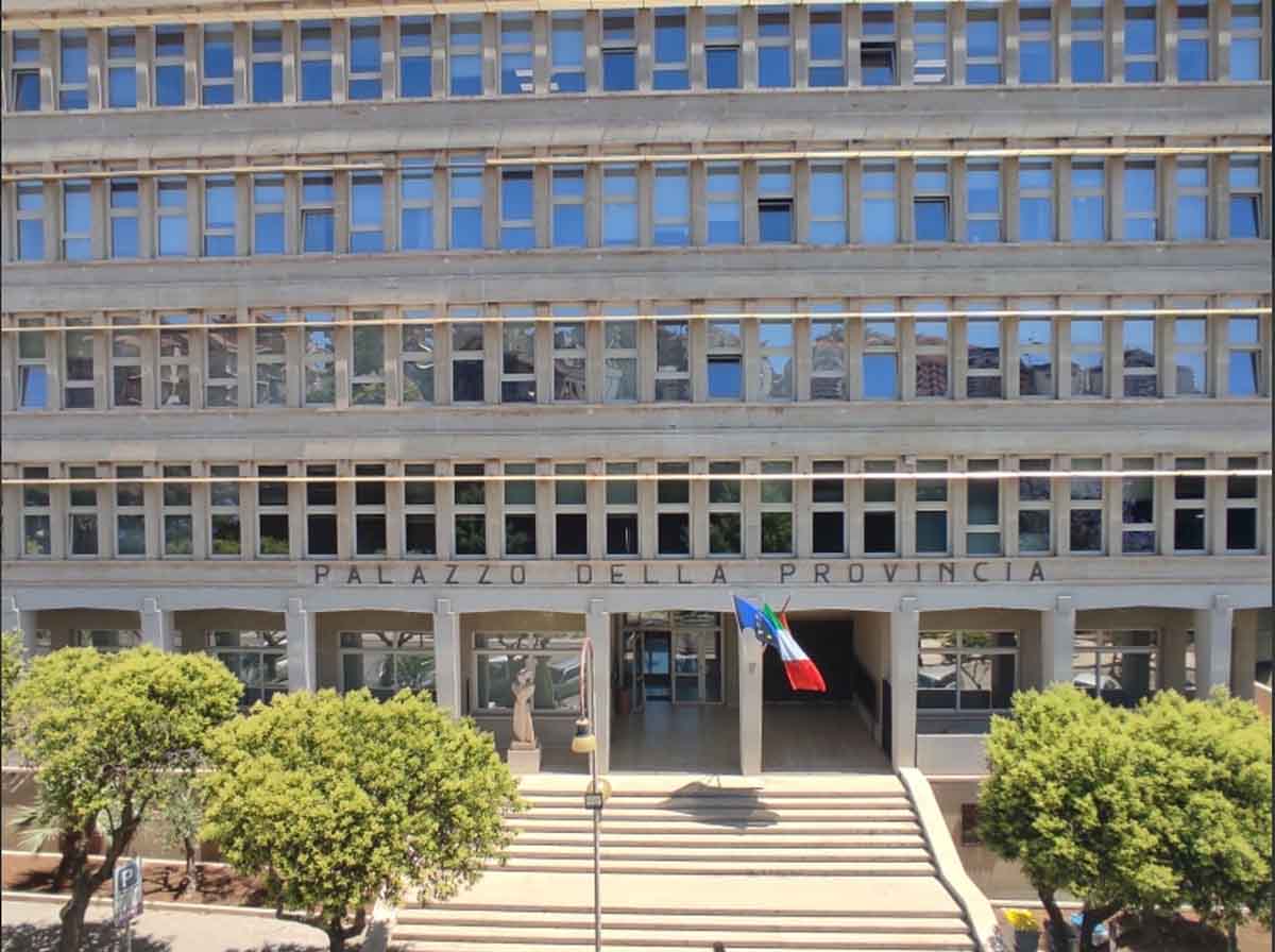 Ex Province: una barzelletta tutta siciliana con 10 anni di nulla e uno spreco miliardario