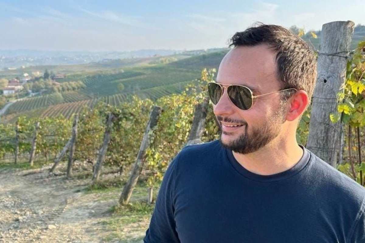 Milano, addio al giornalista Fabio Postiglione: morto in un incidente in tangenziale, aveva 44 anni