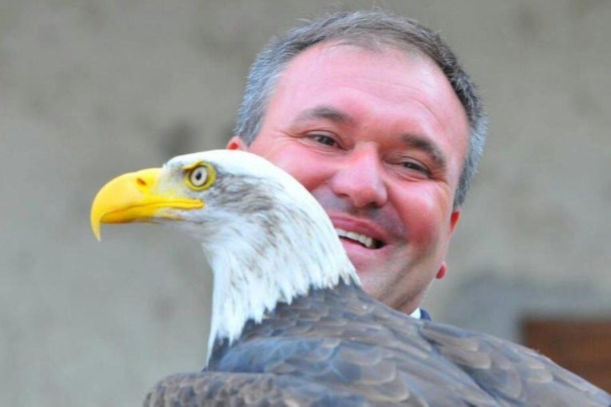 Lazio, falconiere pubblica video della protesi al pene: il Presidente Lotito lo licenzia