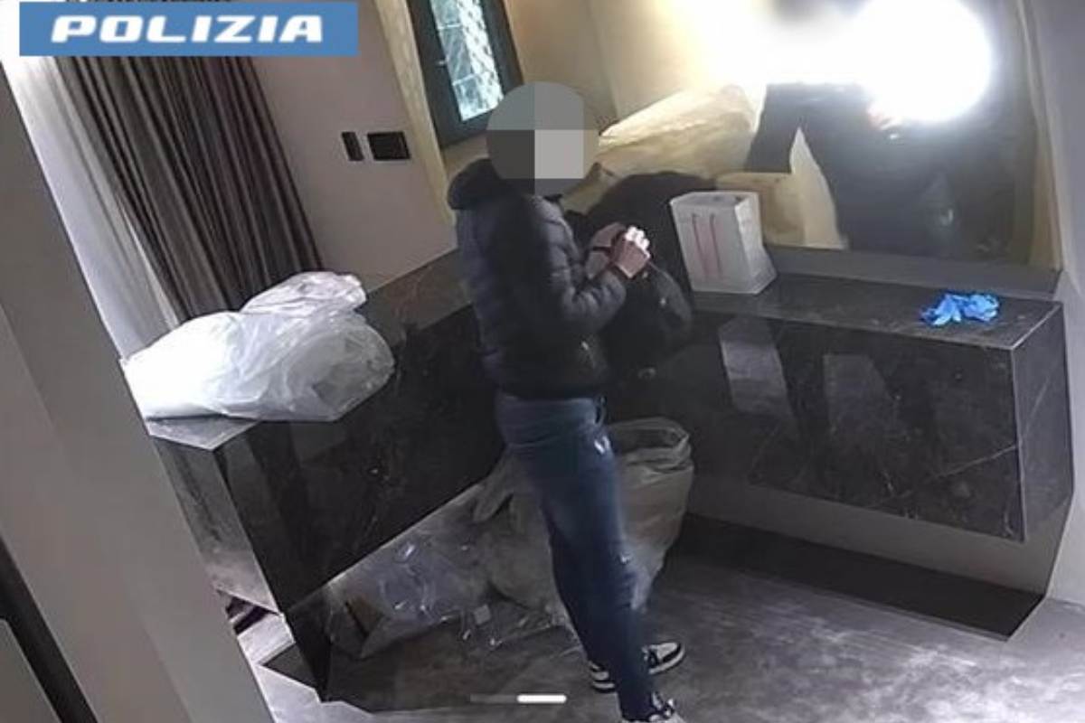 Catania, ruba contanti e carte di credito in un B&B del centro storico: fermato ladro