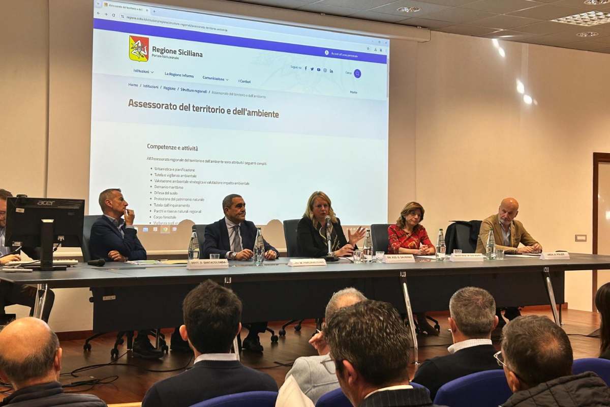 Demanio marittimo, Savarino incontra i Comuni costieri: “Snellimento iter per Piani di utilizzo e nuove concessioni”