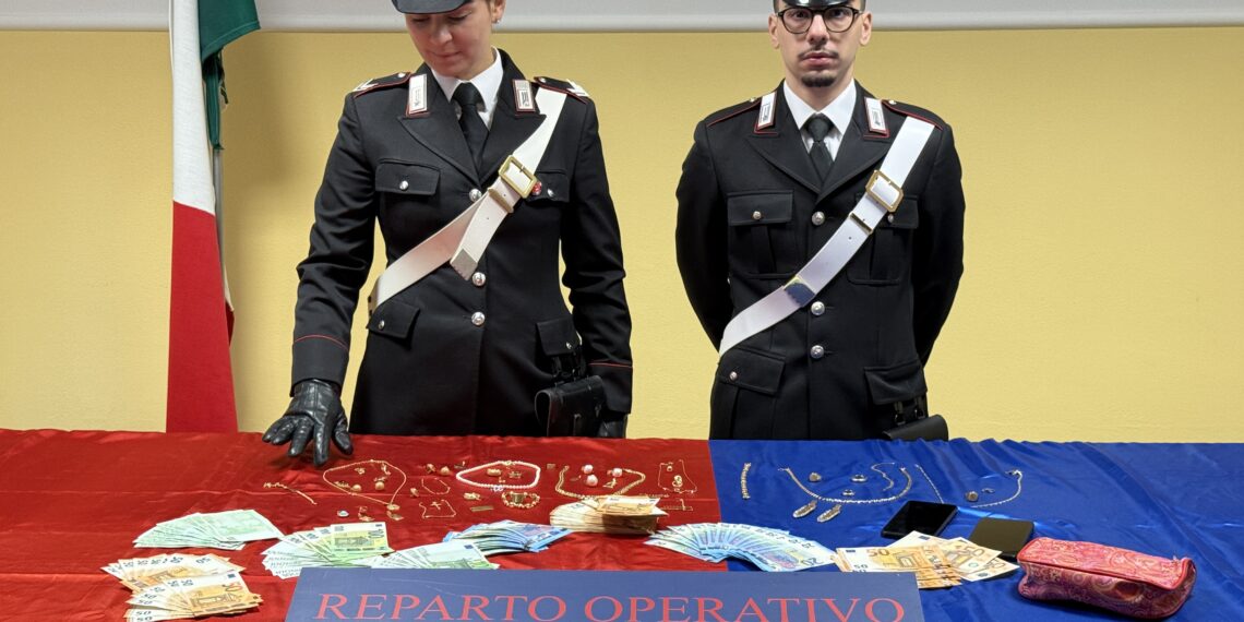 Anziana truffata e derubata dei suoi beni, i carabinieri le restituiscono tutto