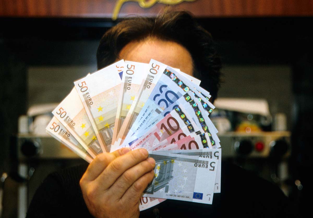 In vacanza a Sciacca, turista vince mezzo milione con un Gratta e Vinci: aveva speso solo 5 euro