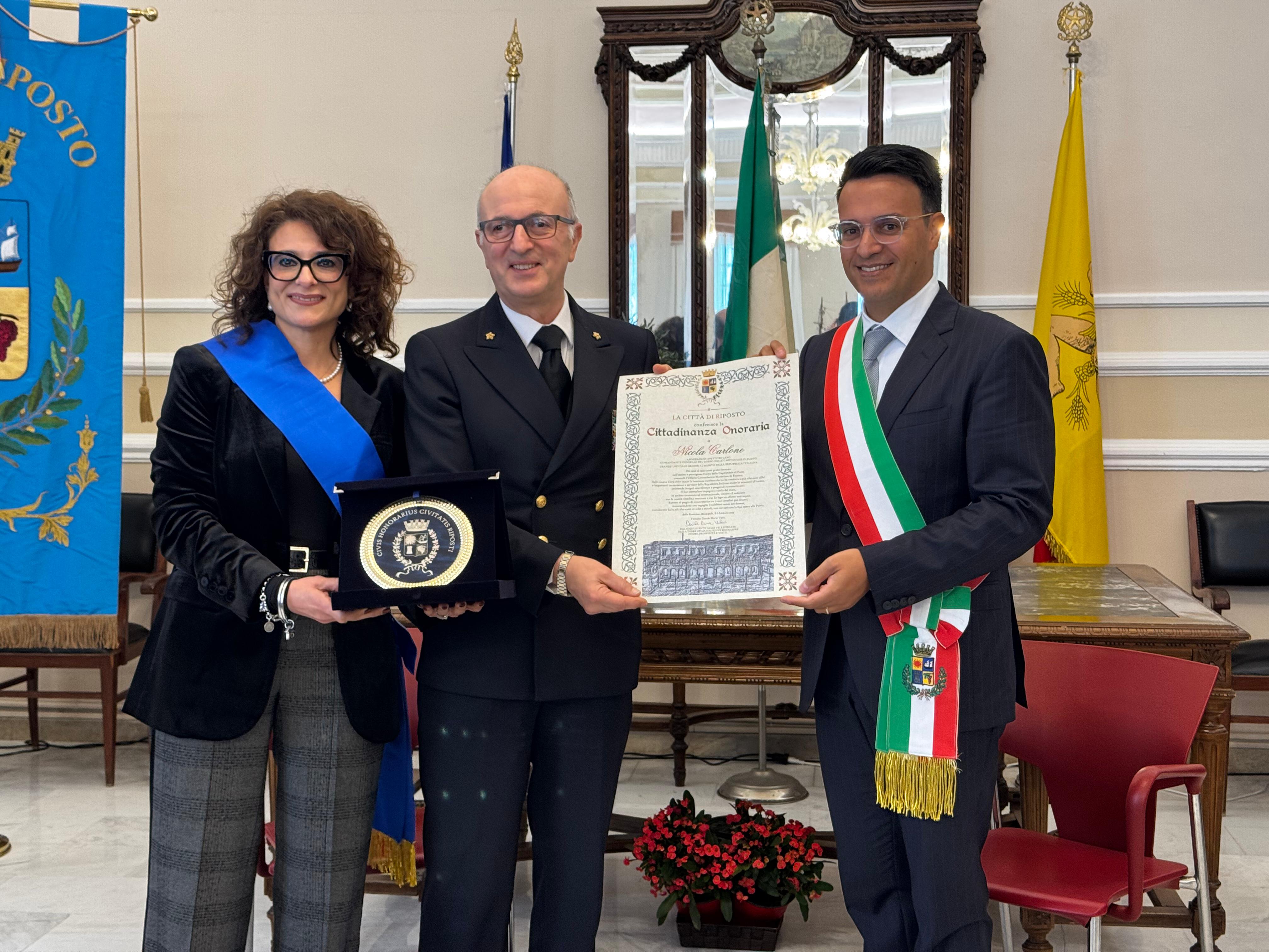 Riposto, conferita la cittadinanza onoraria al Comandante generale delle Capitanerie di Porto. “Un onore per la città”.