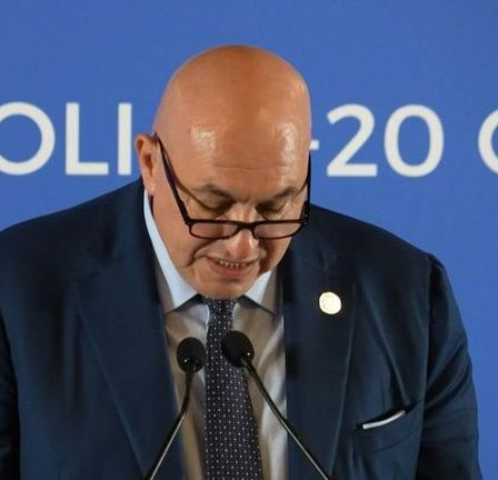 Truffa ai vip, pronto l’esposto-denuncia del ministro Crosetto