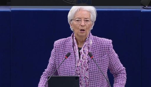 Lagarde: calo industria e sfiducia consumatori frenano Pil eurozona
