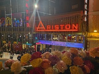 Sanremo, red carpet all’Ariston: domina il nero e il bianco