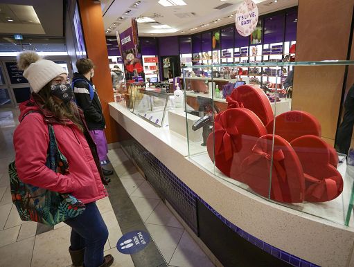 Consumi, Confesercenti: spesa media 80 euro per San Valentino