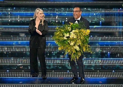 Sanremo, ascolti terza serata: 10 mln 700mila spettatori, share 59.8%