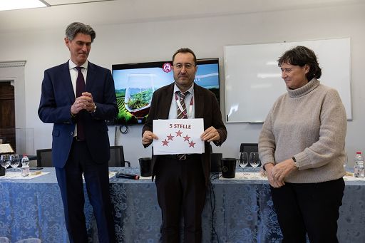 Vino, 5 stelle su 5 per il Vino Nobile di Montepulciano 2022