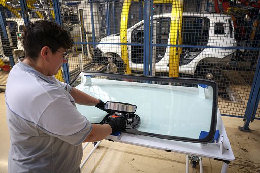 Auto: ricavi componentistica -6%, atteso calo del 2-3% anche in 2025