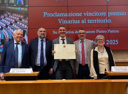 Vino, al Trentino il “Premio Vinarius al Territorio 2025″