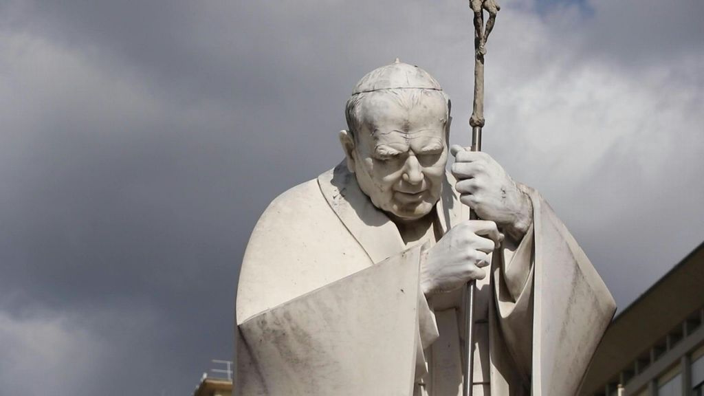 Papa, fonti vaticane: è uscito da momento più critico