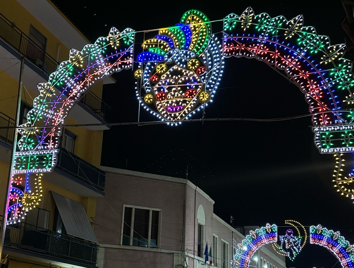 Carnevale di Misterbianco 2025, oggi il via con i Gemelli DiVersi: il programma e le novità