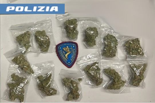Catania, sfreccia in tangenziale con la droga in macchina: arrestato