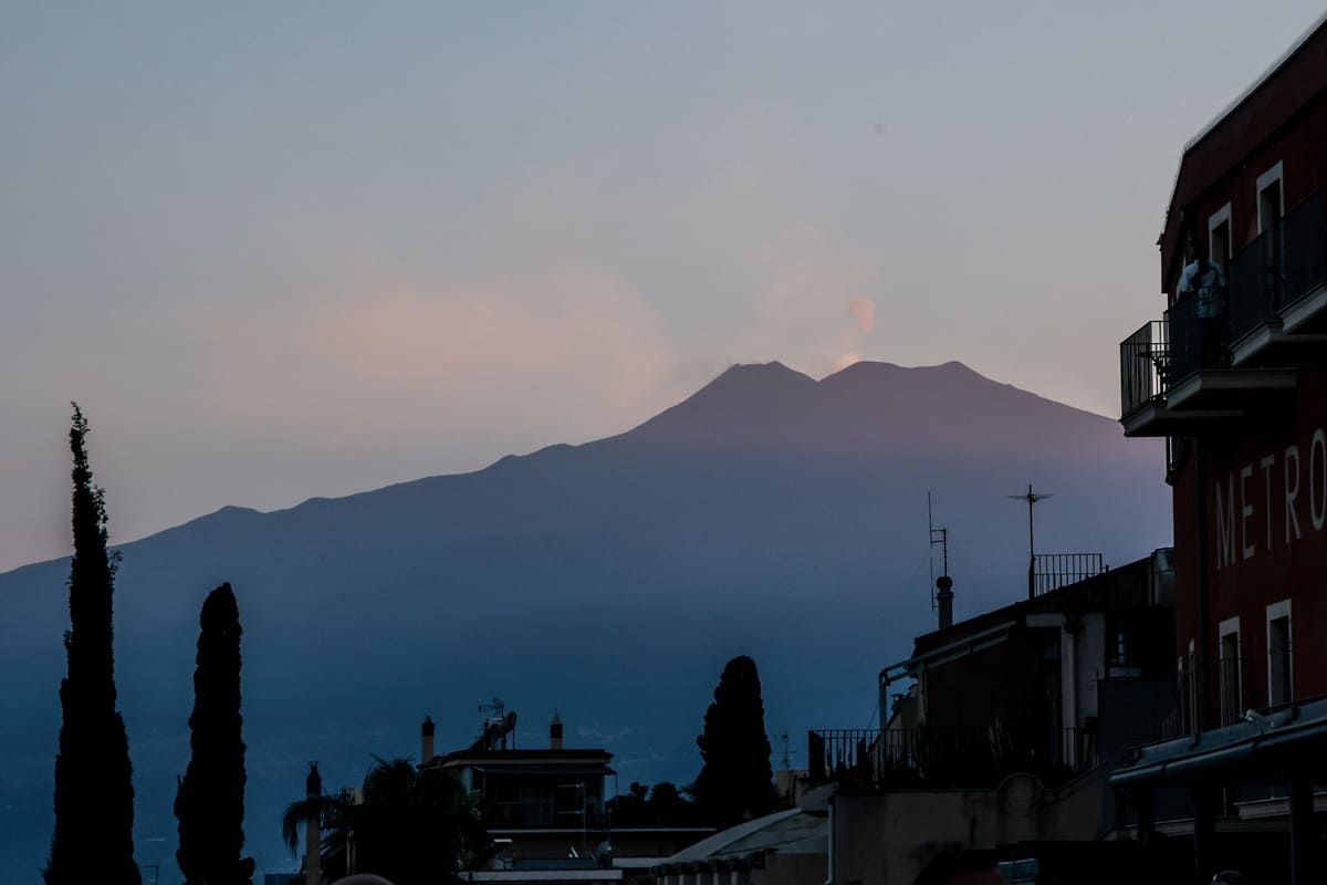 Etna, scatta l’allerta gialla per l’eruzione: ecco le nuove norme di sicurezza