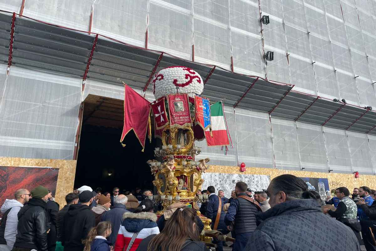 Festa al centro di Catania in attesa della sfilata della Carrozza del Senato - QdS