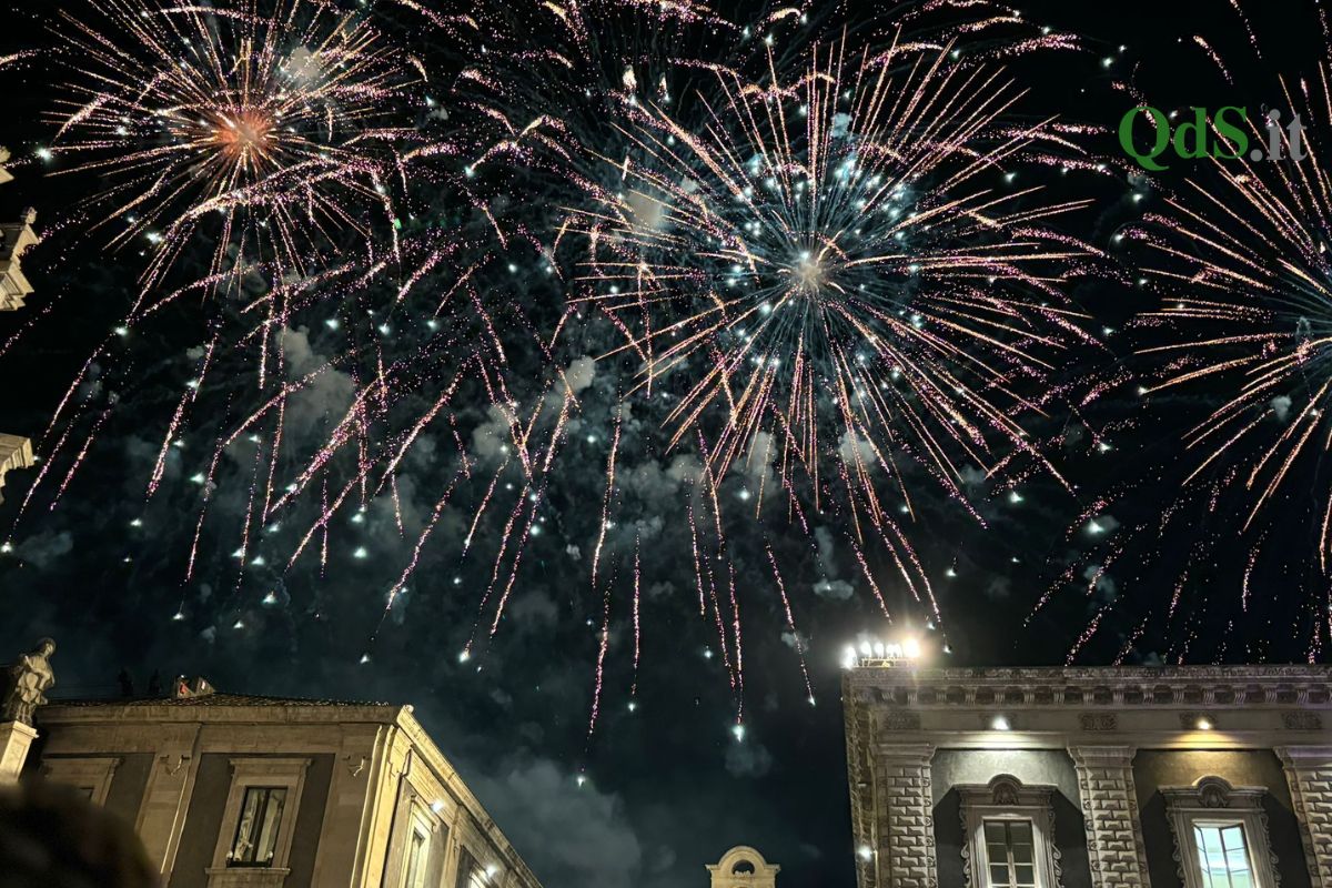 FOTO e VIDEO | Sira O Tri, il concerto e i fuochi aprono ufficialmente la festa di Sant’Agata