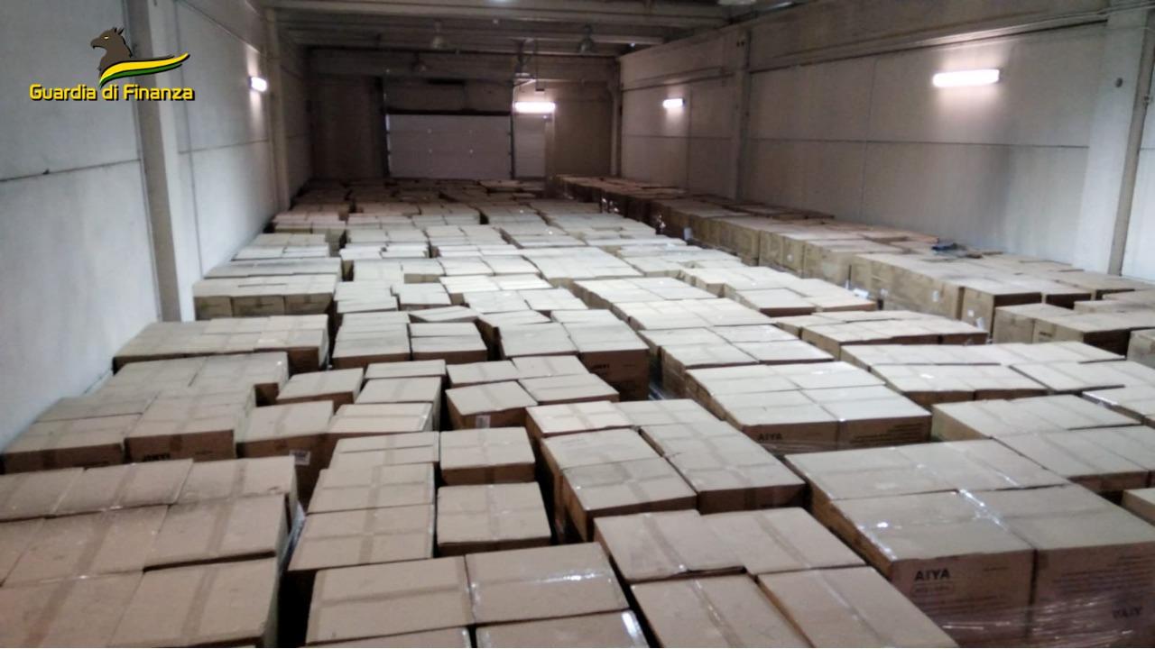 Palermo, mascherine tarocche durante il Covid-19: maxi sequestro da 10 milioni di euro