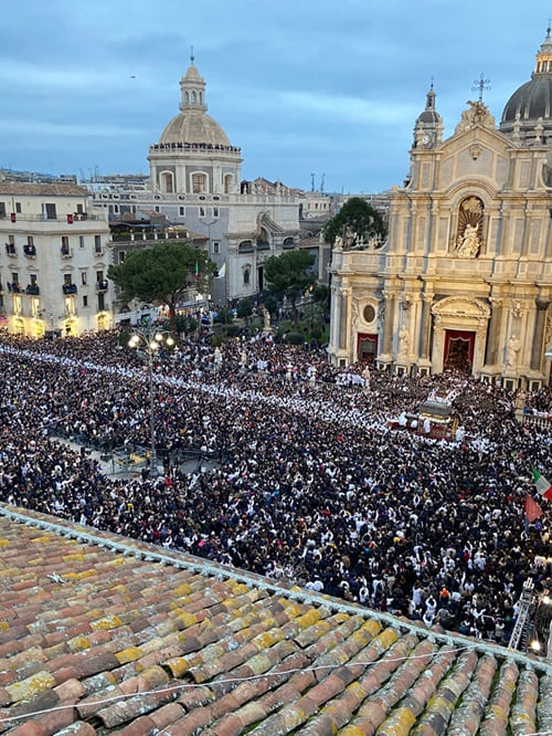 Galleria foto 'Sant’Agata 2025, la festa continua a Catania: rivivi le emozioni del giro interno' - foto 17