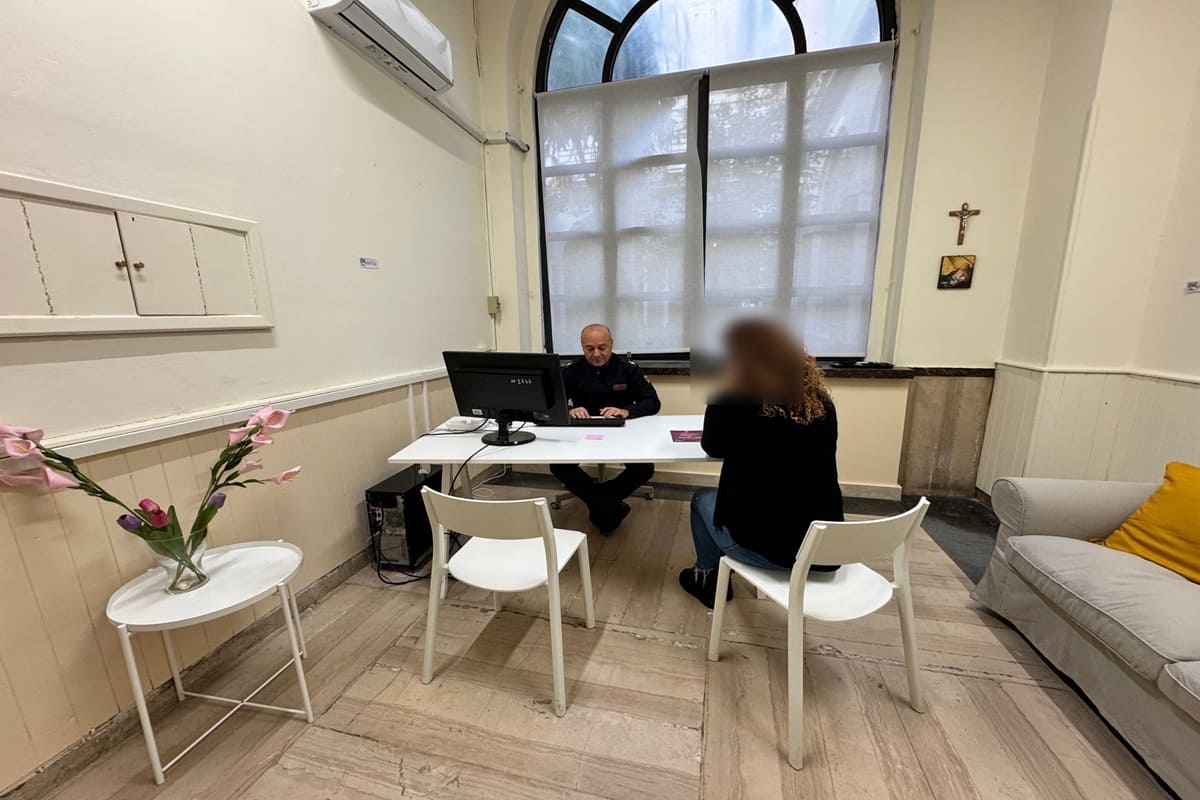 Ex compagna umiliata, perseguitata, minacciata: 42enne ai domiciliari a Catania