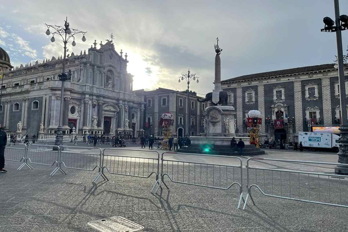 Piazza Duomo transennata e pronta per i festeggiamenti del 3 febbraio - QdS