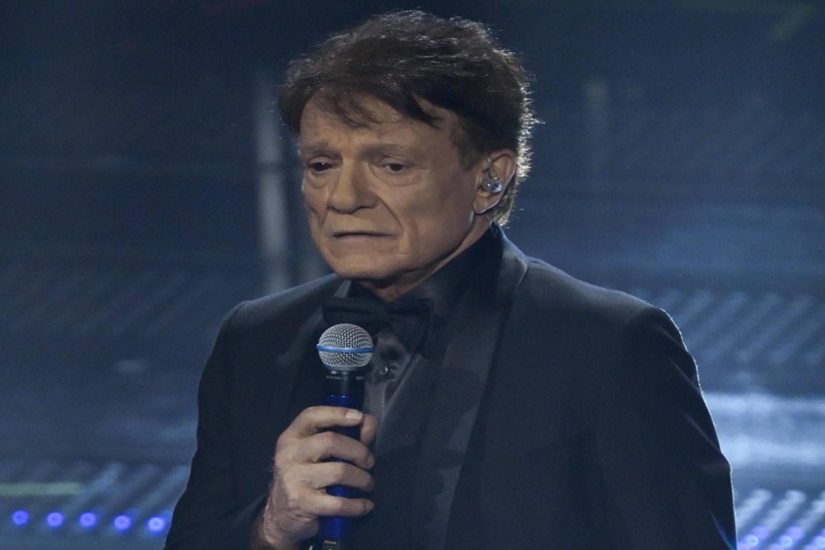 Massimo Ranieri e il mistero dell’occhio rosso a Sanremo 2025: ecco cosa succede