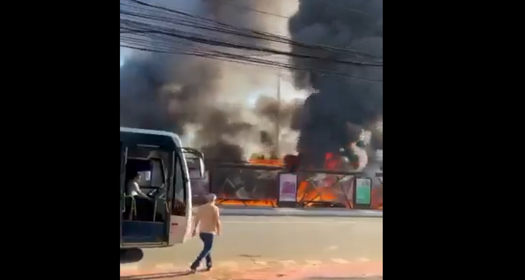 VIDEO | Tragedia a San Paolo: aereo precipita e si schianta contro autobus e auto, due morti