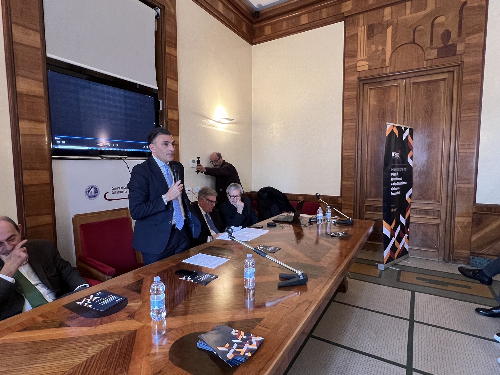 Aree industriali, a Caltanissetta primo incontro su Piano investimenti in Sicilia: “Attirare imprese”