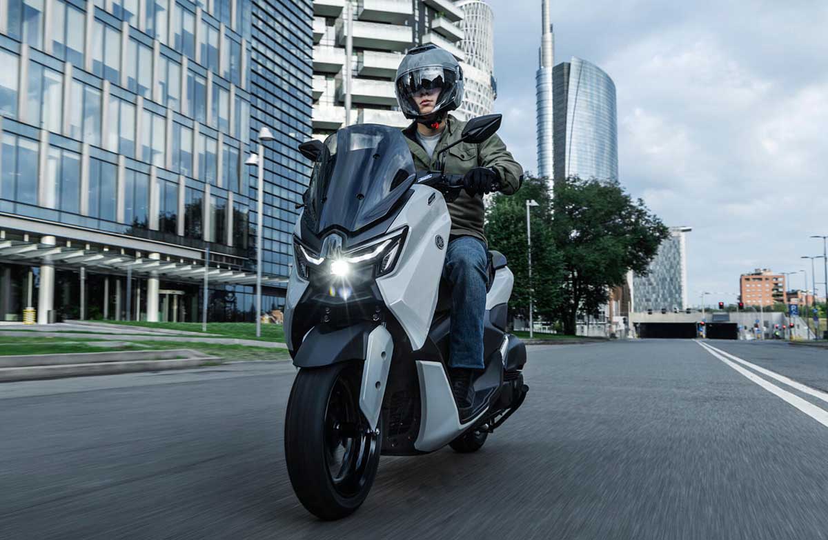 Arrivano i nuovi Nmax 125 di Yamaha: versatilità alla guida anche in autostrada