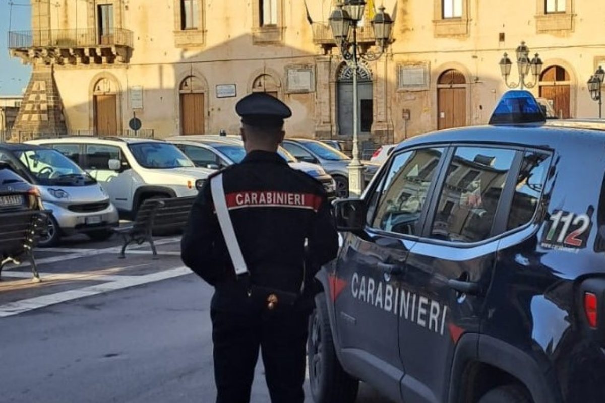Francofonte, continue richieste di denaro e maltrattamenti ai genitori: arrestato un 30enne