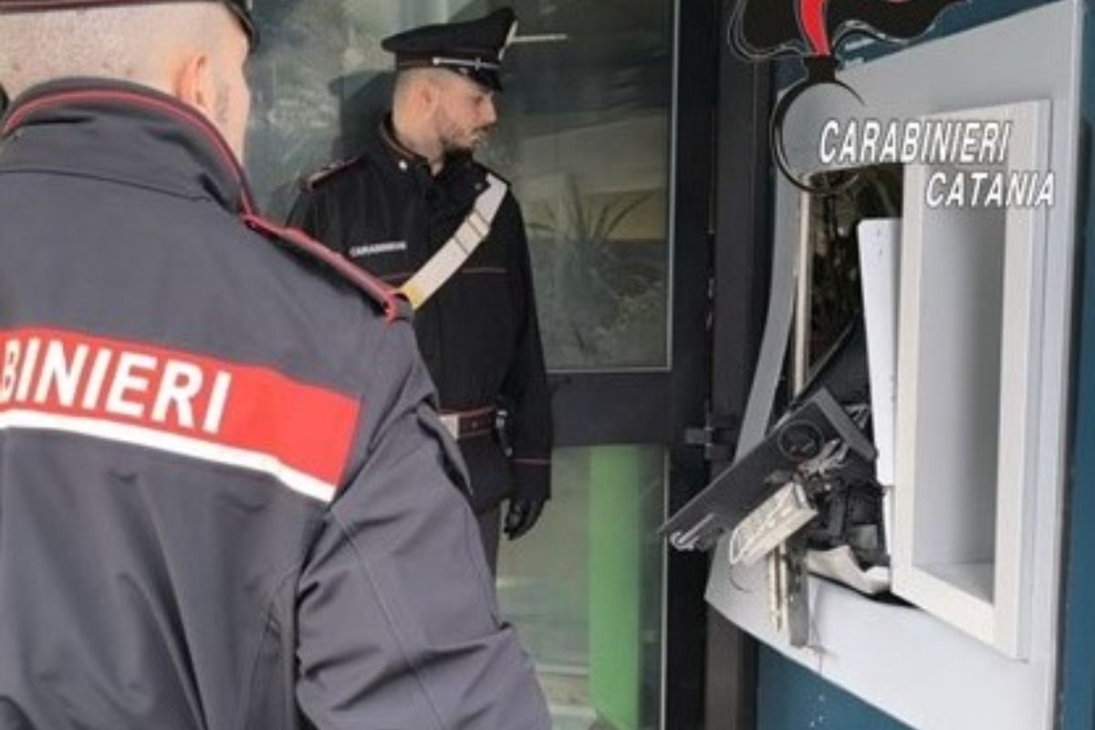 Misterbianco, 33enne tenta di scassinare un bancomat: arrestato dai Carabinieri