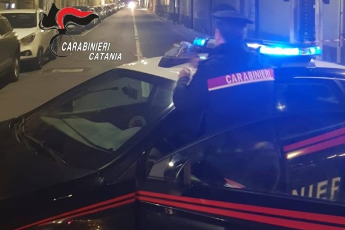 San Giovanni La Punta, aggredisce alle spalle e strappa il cellulare ad una donna: arrestato