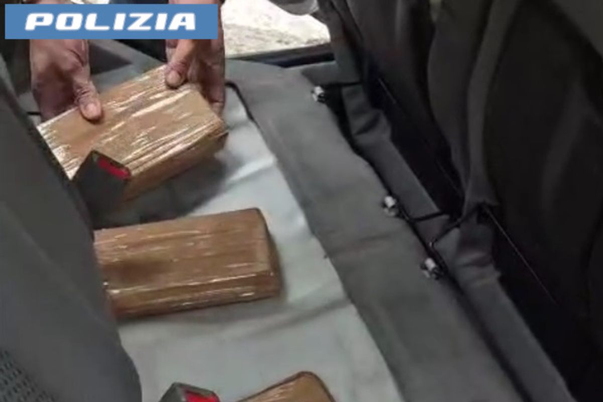 Catania, 59enne andava in giro con 5 chili di cocaina sotto il sedile dell’auto: arrestato