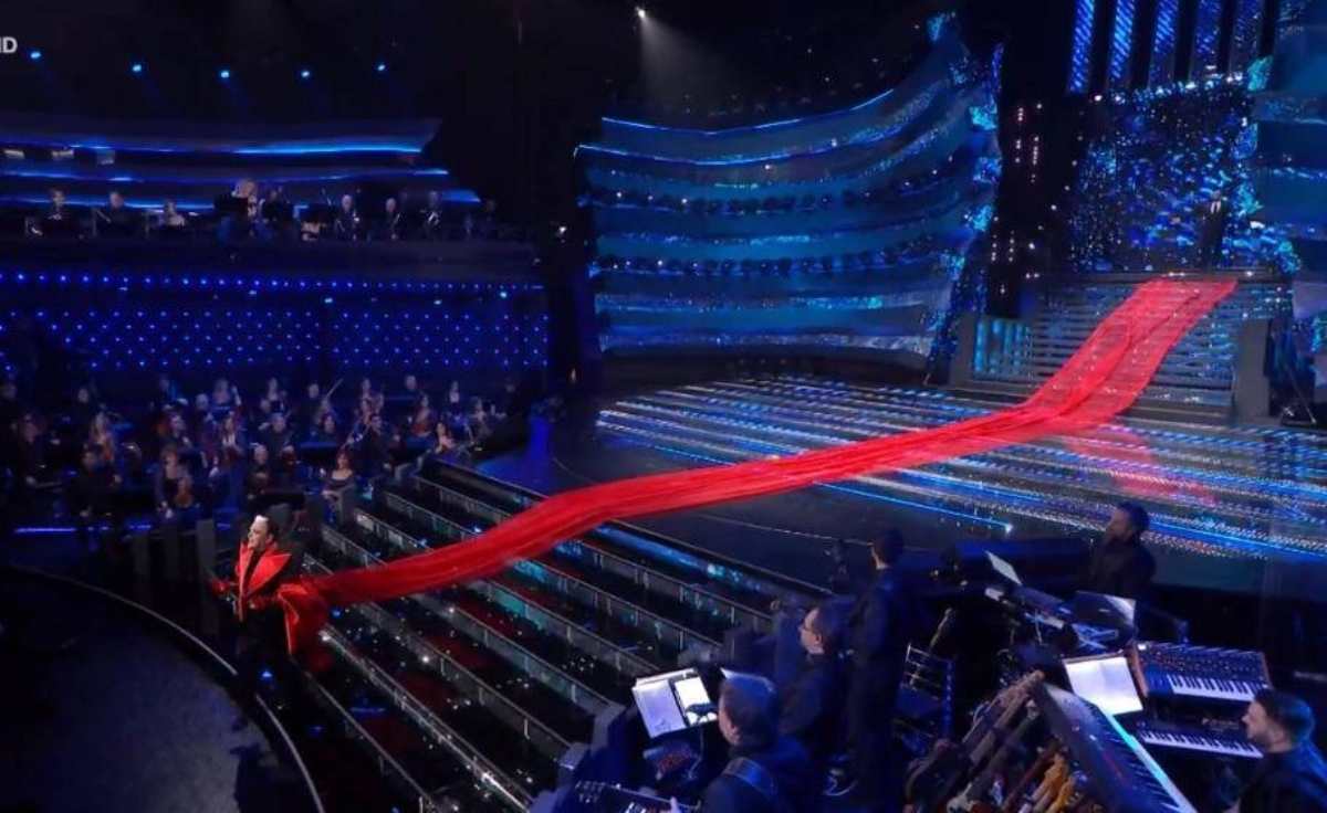 “Me la sto facendo addosso”, Malgioglio show a Sanremo 2025 ed è subito pioggia di meme