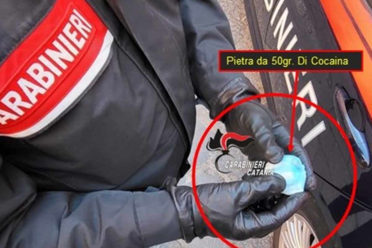 Catania, nell’auto dell’amico con la droga negli slip: arrestato al quartiere Picanello
